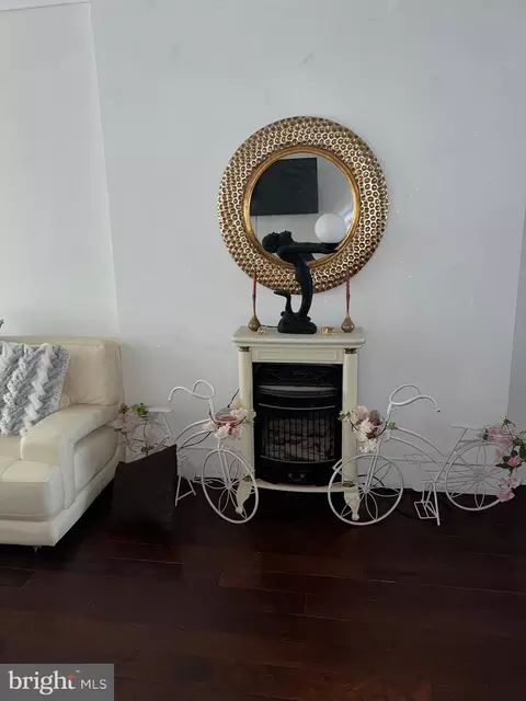 Entry Way - 541 Spring St, Reading, PA 19601 photo 6 of 15