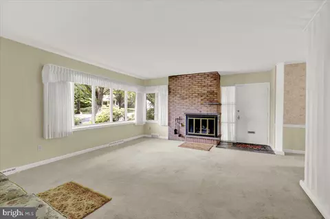 Living - 328 Wheatland Ave, Reading, PA 19607 photo 1 of 5