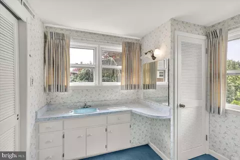Bath - 328 Wheatland Ave, Reading, PA 19607 photo 1 of 5