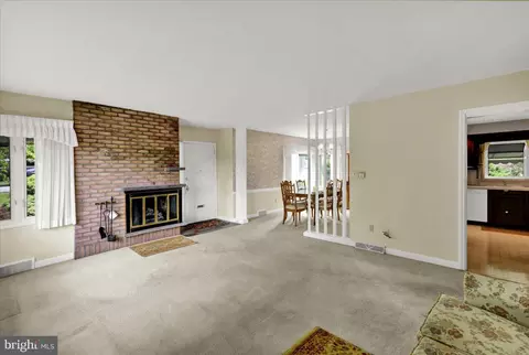 Living - 328 Wheatland Ave, Reading, PA 19607 photo 4 of 5