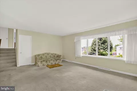 Living - 328 Wheatland Ave, Reading, PA 19607 photo 2 of 5