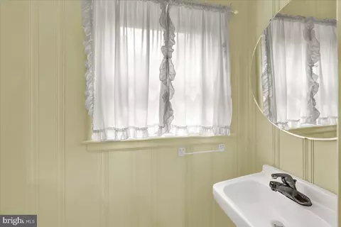 Bath - 328 Wheatland Ave, Reading, PA 19607 photo 5 of 5