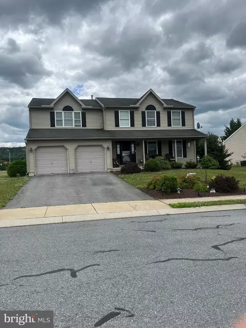 4 Oswego Ln, Reading, PA 19605