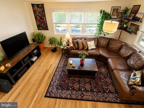 Living - 44 Walnut St, Reading, PA 19606 photo 2 of 2