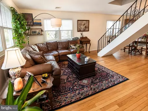 Living - 44 Walnut St, Reading, PA 19606 photo 1 of 2