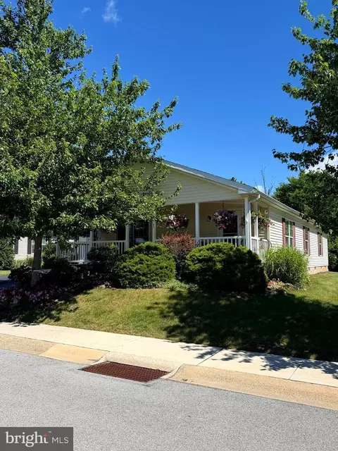 42 Random Rd, Douglassville, PA 19518