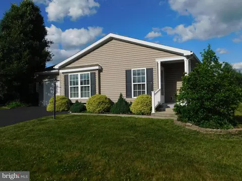 21 Wren Dr, Bechtelsville, PA 19505