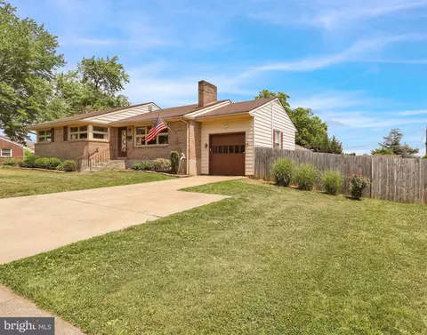 33 Lawndale Rd, Wyomissing, PA 19610