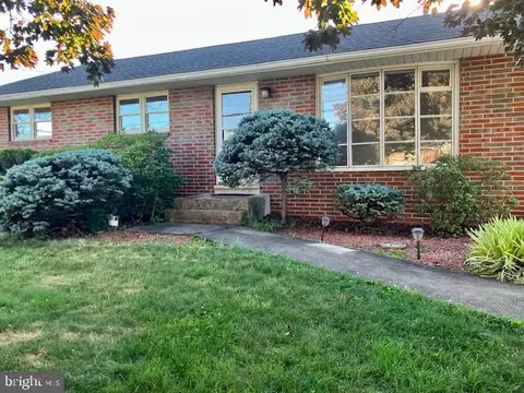 720 Lorane Rd, Reading, PA 19606