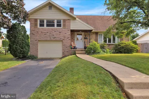 1116 Dogwood Dr, Reading, PA 19609