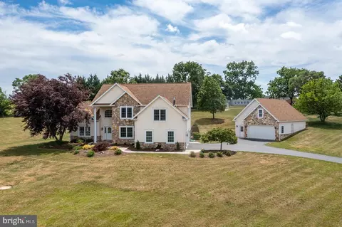 101 Chris Dr, Lenhartsville, PA 19534