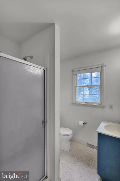 Bath - 2104 Gring Dr, Wyomissing, PA 19610 photo 3 of 4