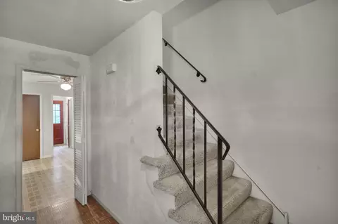 Entry Way - 2104 Gring Dr, Wyomissing, PA 19610 photo 2 of 4