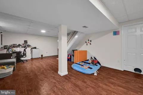 Entry Way - 387 Oneida Dr, Reading, PA 19608 photo 3 of 3