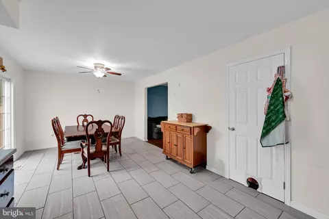 Entry Way - 387 Oneida Dr, Reading, PA 19608 photo 2 of 3