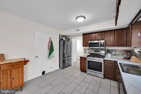 Entry Way - 387 Oneida Dr, Reading, PA 19608 photo 1 of 3