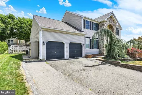 Exterior - 22 Shelly Dr, Reading, PA 19608 photo 3 of 5