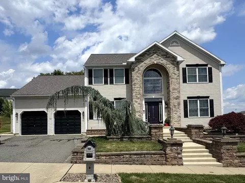 22 Shelly Dr, Reading, PA 19608