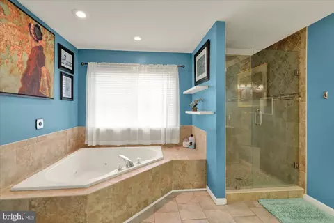 Bath - 22 Shelly Dr, Reading, PA 19608 photo 4 of 8