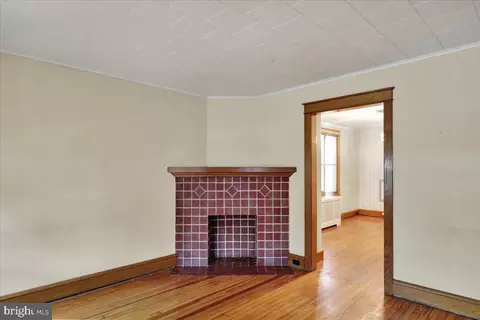 Living - 116 N Miller St, Reading, PA 19607 photo 2 of 5