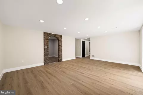 Living - 41 Devon Dr, Reading, PA 19606 photo 6 of 6