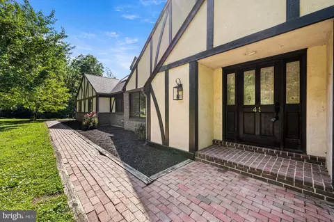 41 Devon Dr, Reading, PA 19606
