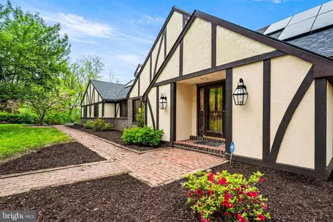41 Devon Dr, Reading, PA 19606