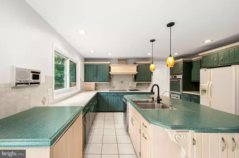 Kitchen - 41 Devon Dr, Reading, PA 19606 photo 2 of 3
