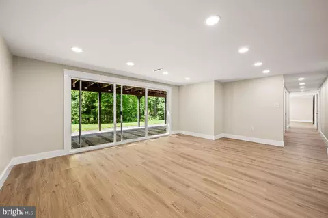 Living - 41 Devon Dr, Reading, PA 19606 photo 5 of 6