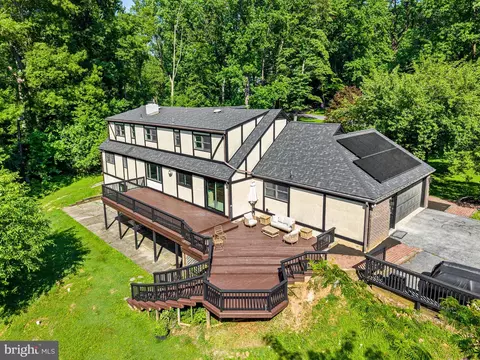Exterior - 41 Devon Dr, Reading, PA 19606 photo 6 of 7