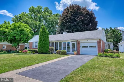 10 E Lincoln Ave, Robesonia, PA 19551