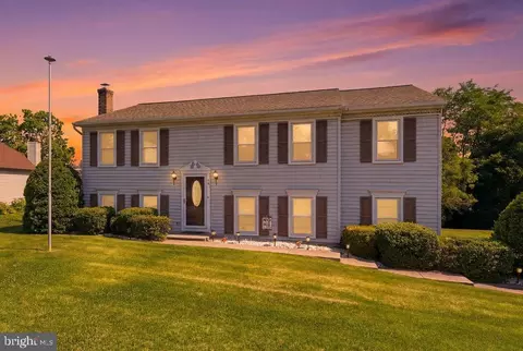 10 Mansion Ct W, Birdsboro, PA 19508