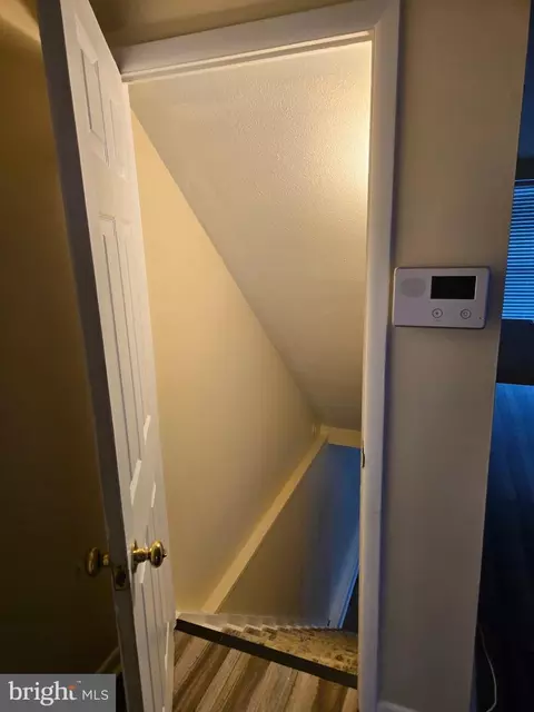 Entry Way - 105 John Glenn Ave, Reading, PA 19607 photo 5 of 11