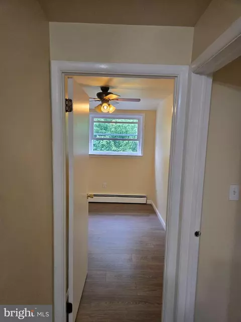 Entry Way - 105 John Glenn Ave, Reading, PA 19607 photo 2 of 11