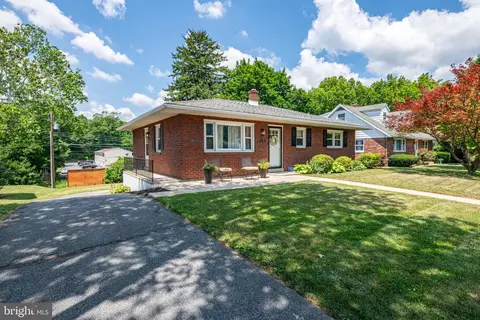 Exterior - 344 Pennwyn Pl, Reading, PA 19607 photo 5 of 10