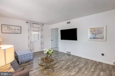 Living - 344 Pennwyn Pl, Reading, PA 19607 photo 1 of 4