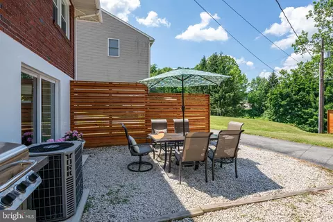 Exterior - 344 Pennwyn Pl, Reading, PA 19607 photo 6 of 10