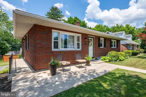 Exterior - 344 Pennwyn Pl, Reading, PA 19607 photo 4 of 10