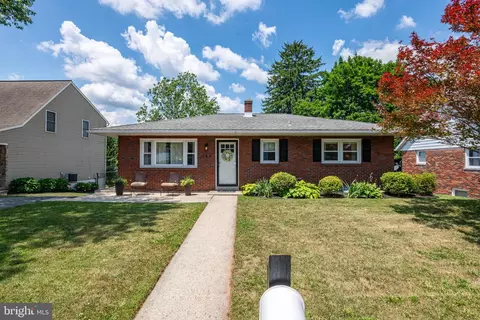 Exterior - 344 Pennwyn Pl, Reading, PA 19607 photo 2 of 10