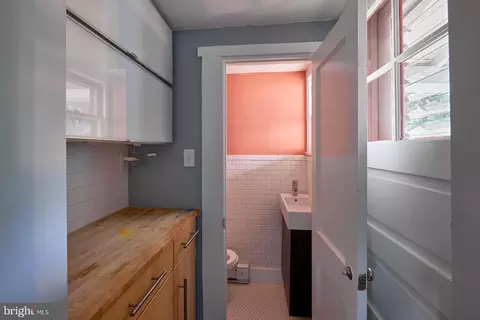 Entry Way - 1401 Perry St, Reading, PA 19604 photo 3 of 3