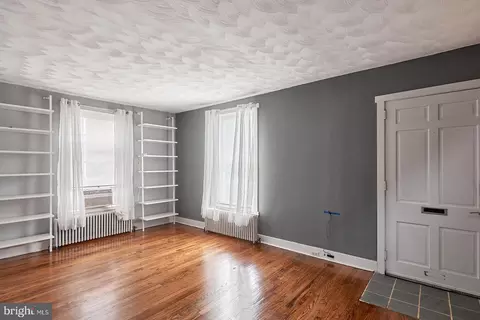 Living - 1401 Perry St, Reading, PA 19604 photo 1 of 4