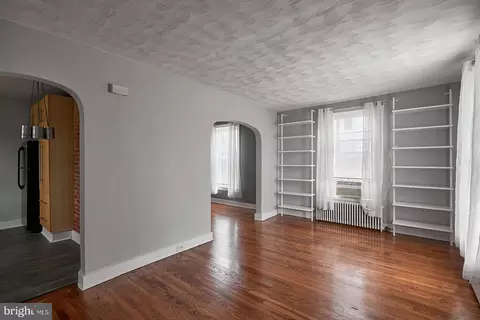 Living - 1401 Perry St, Reading, PA 19604 photo 2 of 4