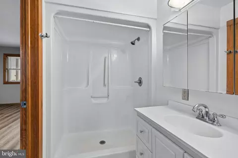Bath - 540 Church Rd, Reading, PA 19607 photo 5 of 7