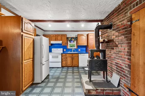 Entry Way - 540 Church Rd, Reading, PA 19607 photo 2 of 13
