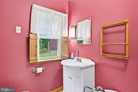 Bath - 540 Church Rd, Reading, PA 19607 photo 3 of 7