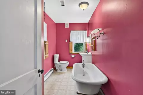 Bath - 540 Church Rd, Reading, PA 19607 photo 1 of 7