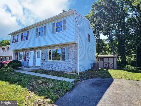 530 E Linden St, Fleetwood, PA 19522