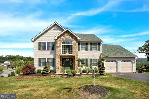 72 Sawgrass Dr, Reading, PA 19606