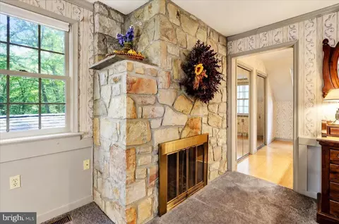 Entry Way - 13 Nassau Cir, Reading, PA 19607 photo 7 of 9