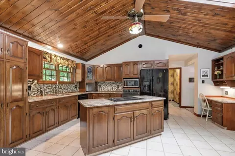 Kitchen - 13 Nassau Cir, Reading, PA 19607 photo 3 of 4